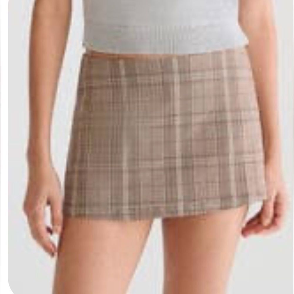 Naked Wardrobe Beige Plaid Mini Skirt
Size small new with tags